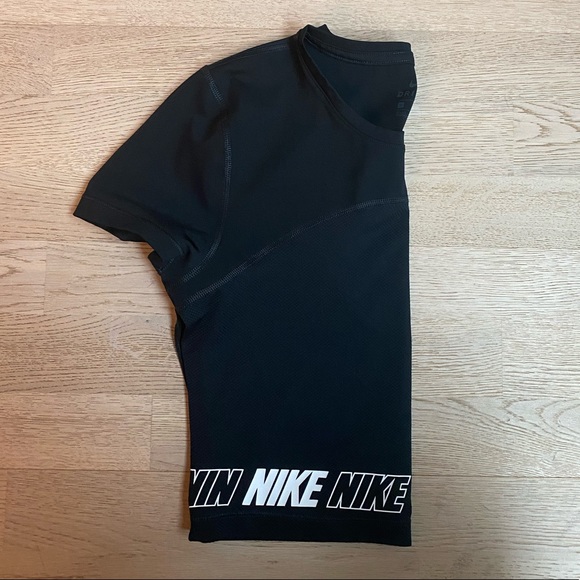 NWOT Nike Crop Tee - Picture 3 of 3